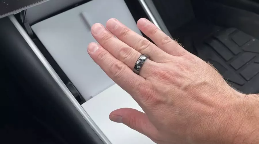 Tesla Colmo 3 smart ring